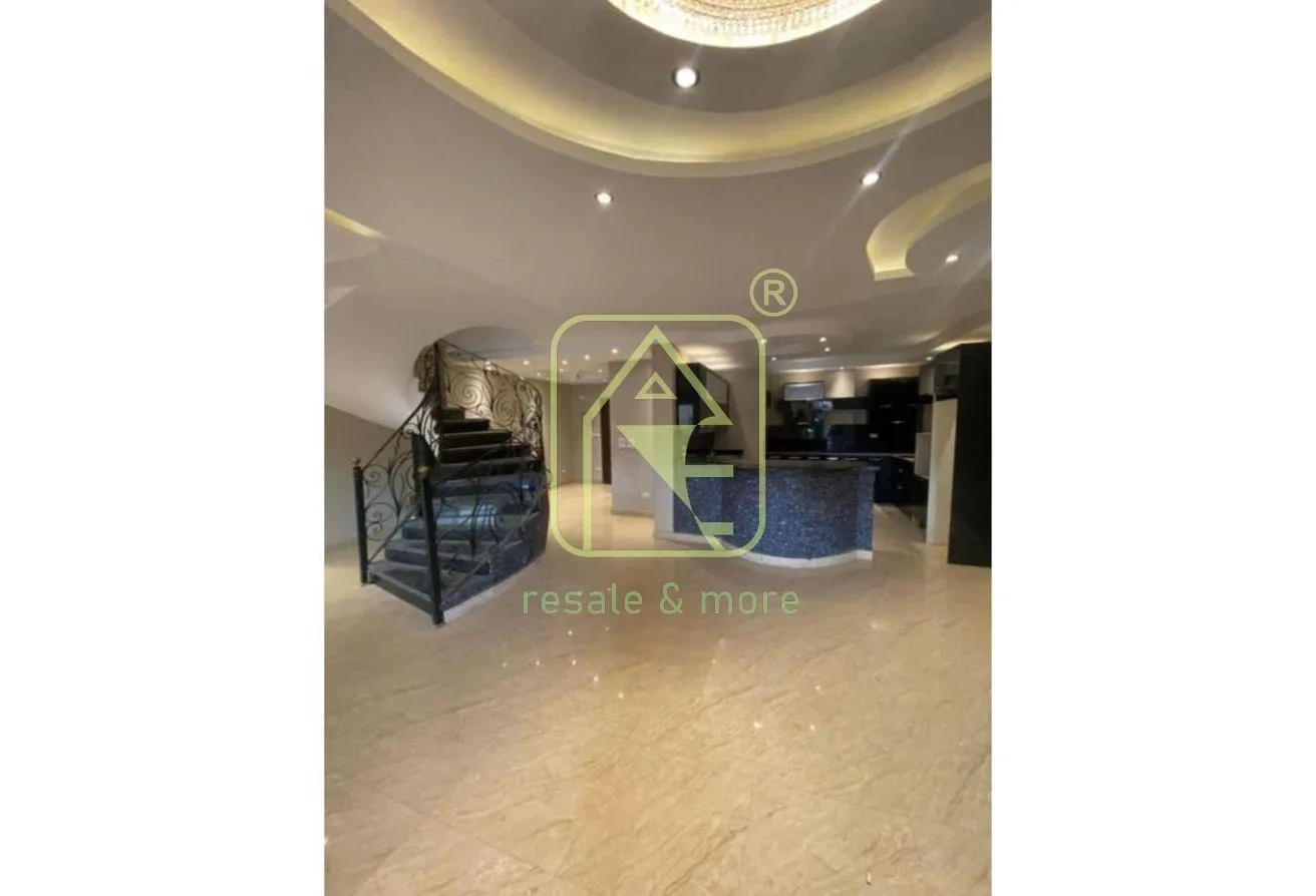 Sale in 8th District: 220m penthouse, 130m roof pool, pay later!