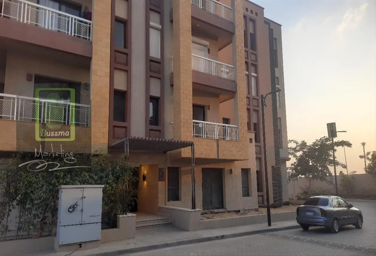 Rent in Green 5: شقة ايجار كمبوند جرين 5 دور ارضى بحديقة خاصه مطبخ
