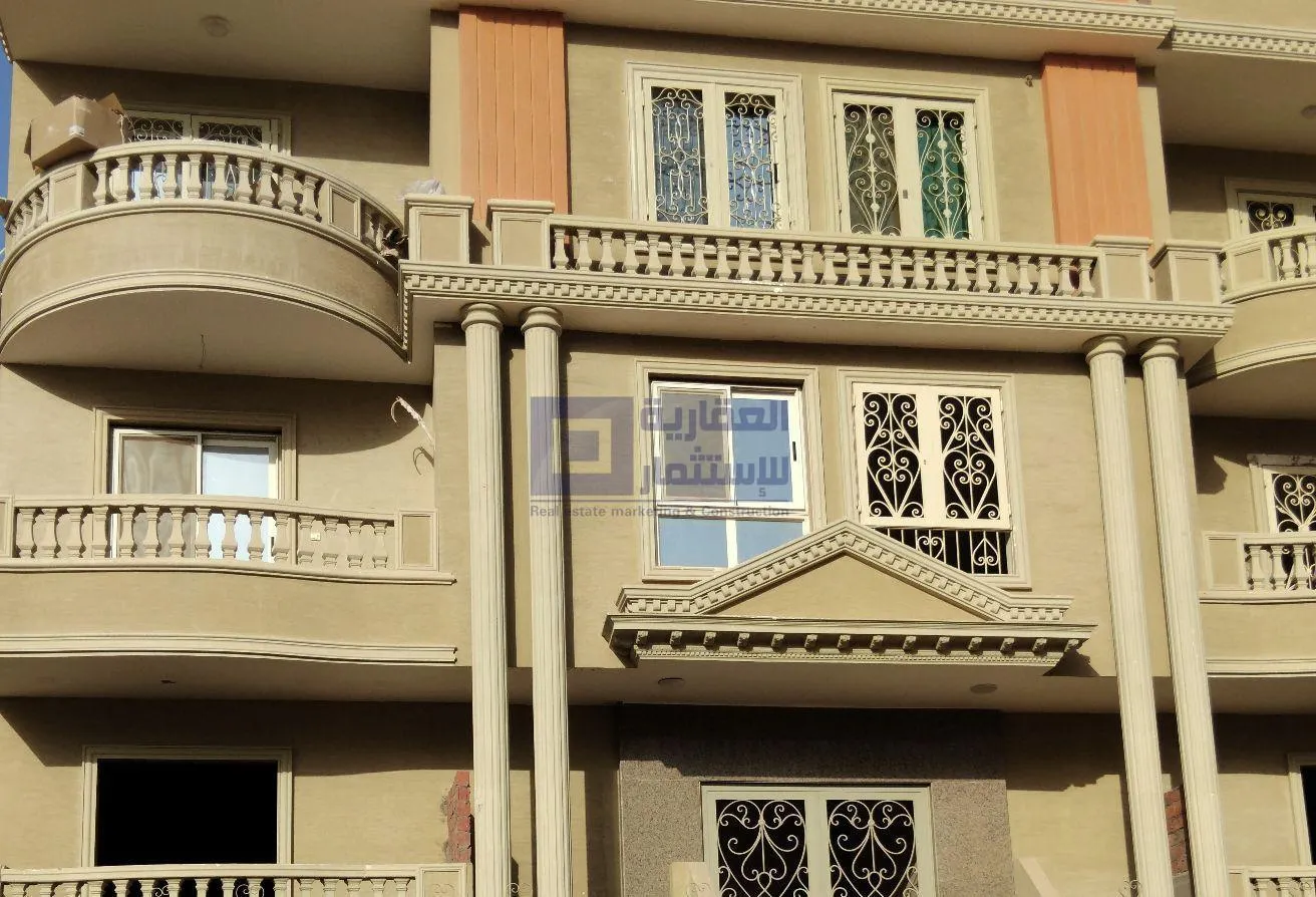 Sale in Northern Expansions: دوبلكس بمساحة كبيرة في التوسعات الشمالية