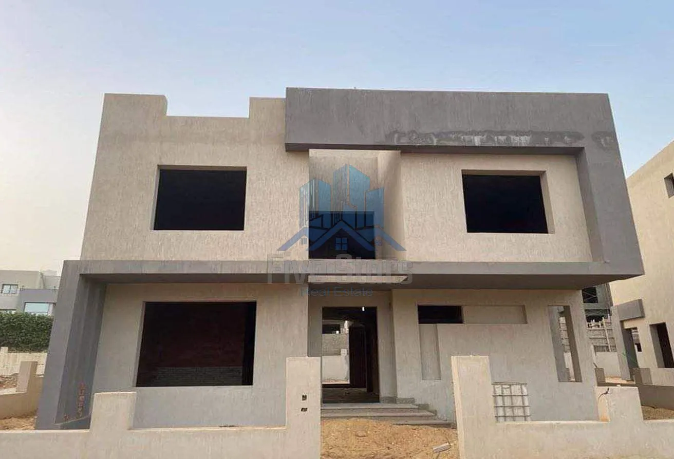 Sale in Grand Heights: فيلا استند الون في كمبوند جراند هايتس موقع بحري مم