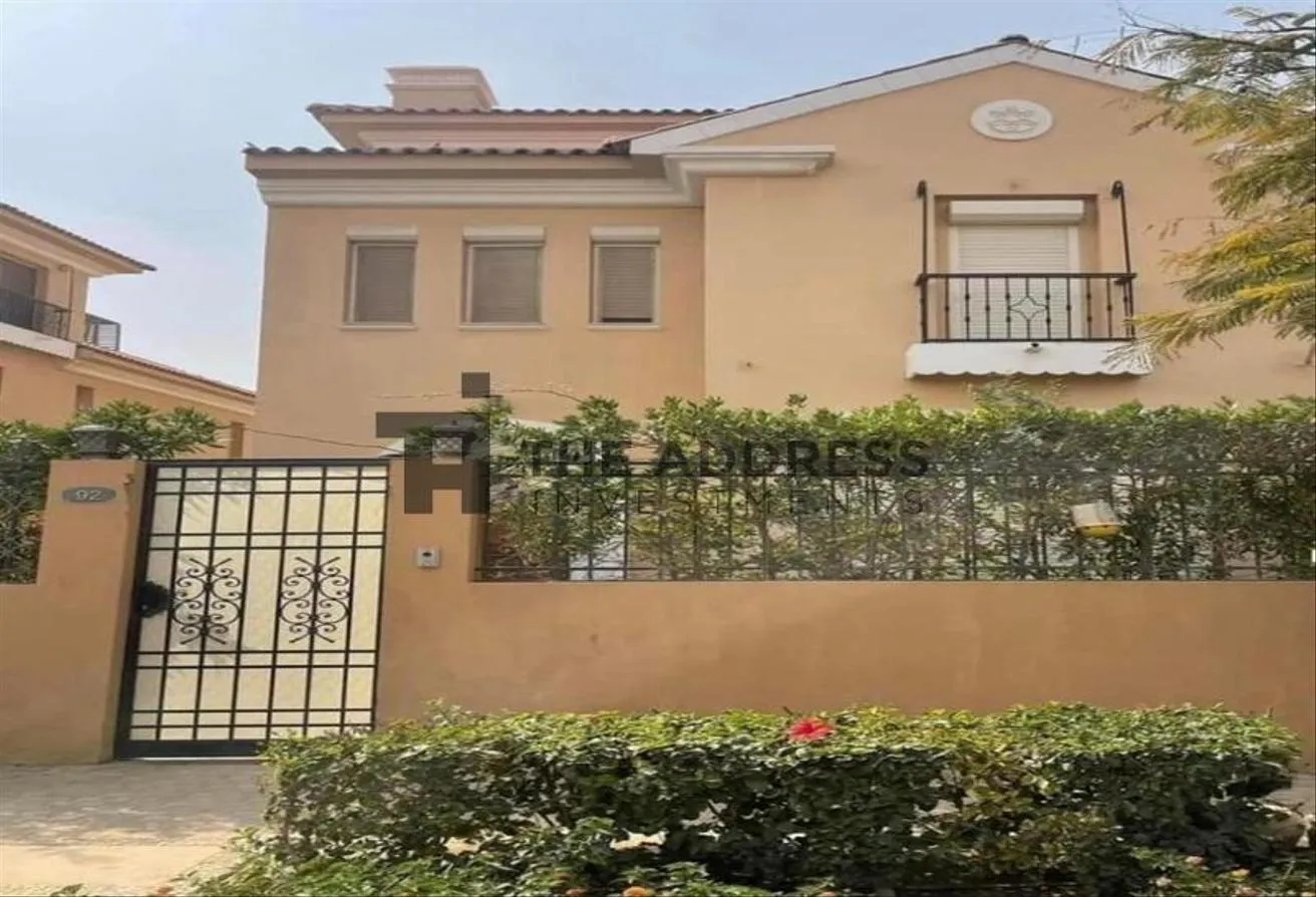 Sale in Hyde Park: villa minutes to Madinaty installment 7years 10%DP