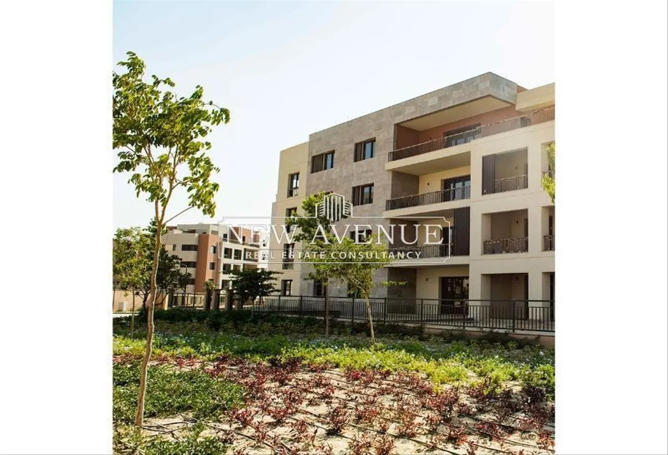 Rent in District 5 Residences: مبنى كامل للإيجار فى ديستركت 5 مراكز