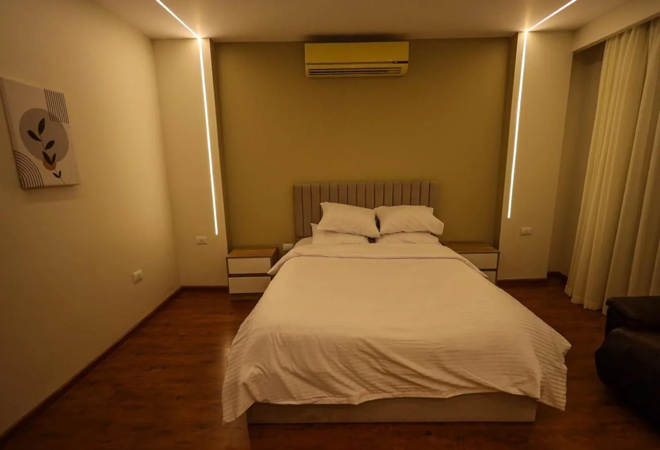 Rent in District 3: تاون هاوس للايجار الحي الثالث التجمع الخامس