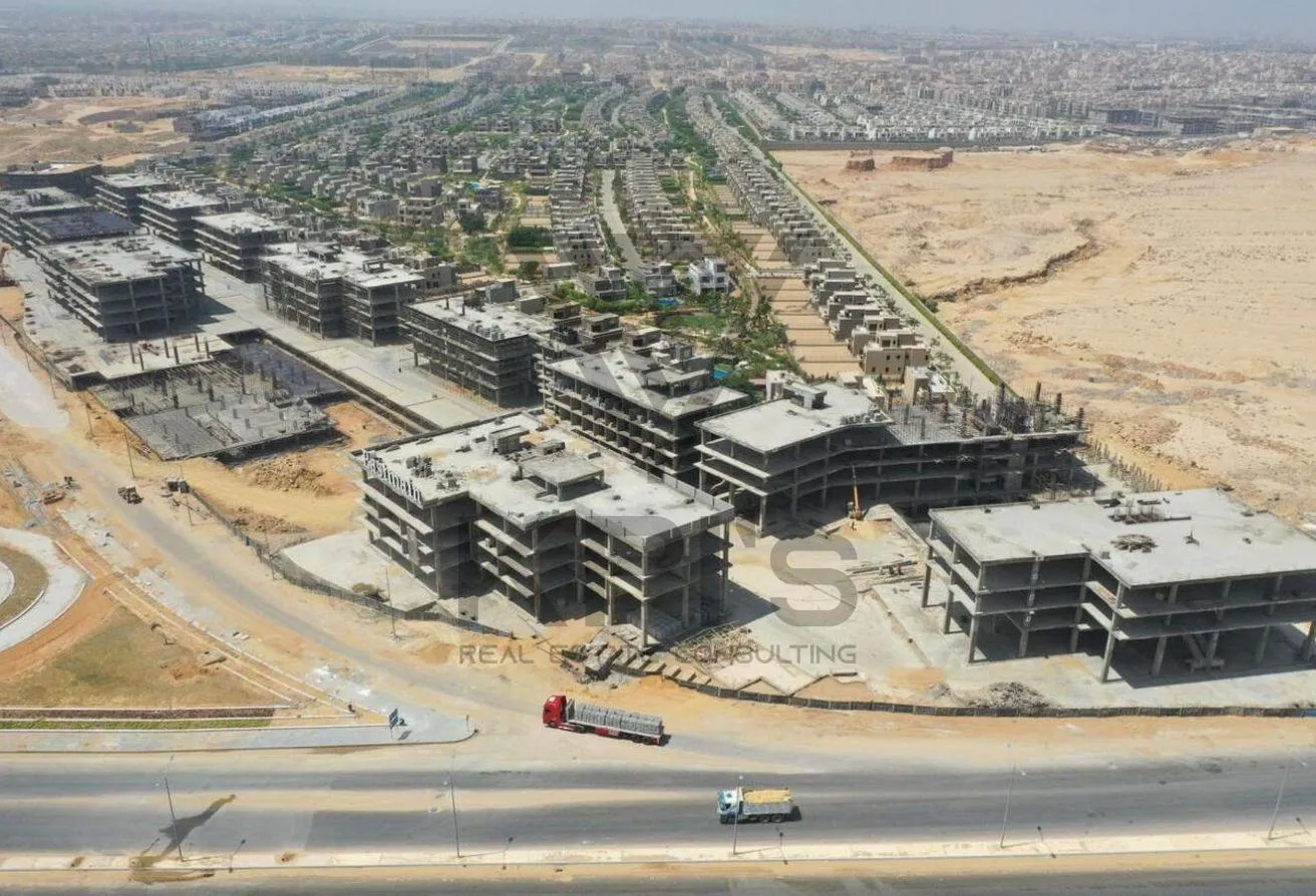 البيع في ايست ماين القاهرة الجديدة: تقدر تعاين مكتبك علي ارض الواقع -نسبة انشاءات 80% 