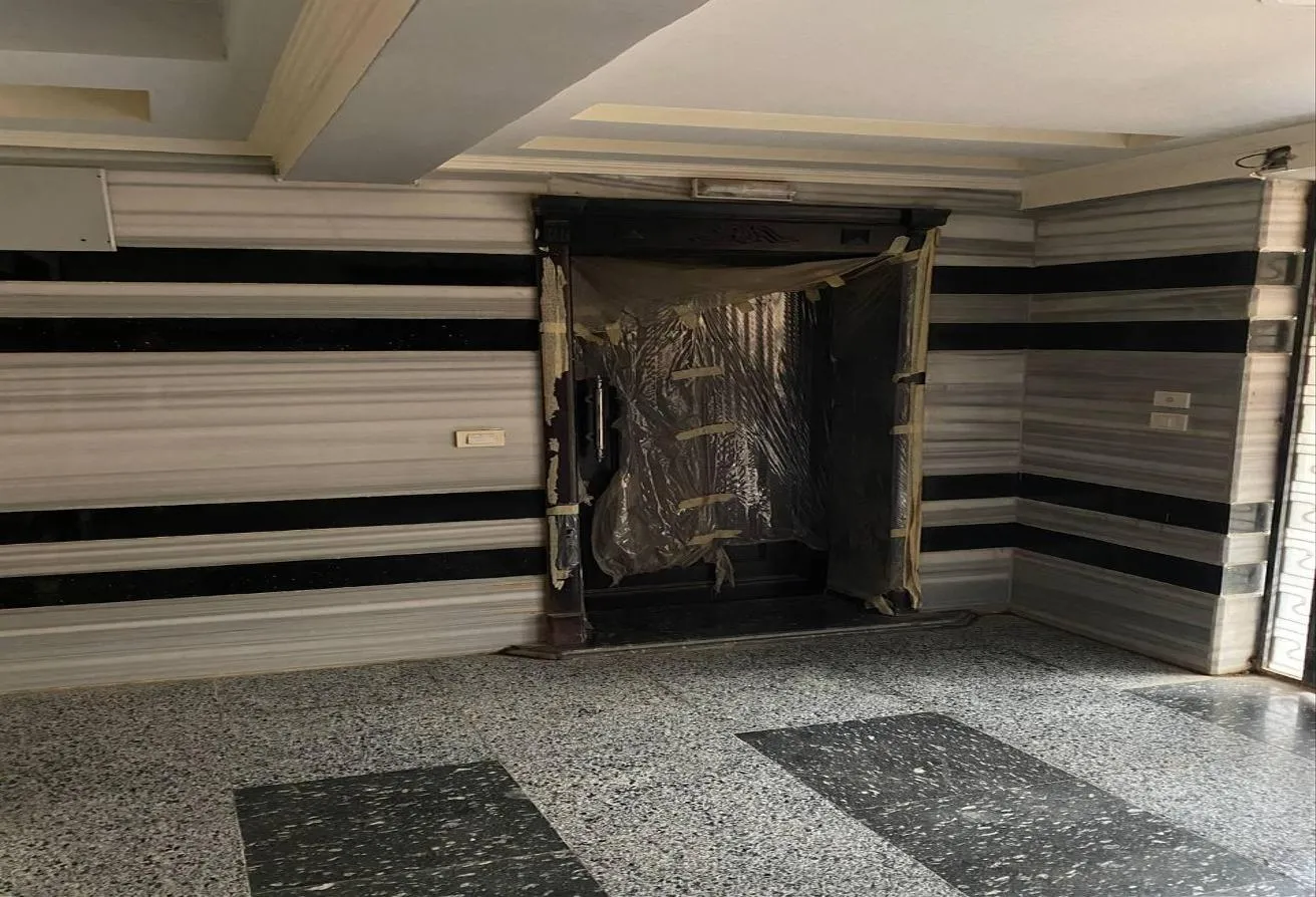 Rent in South Investors Area: شقه للأيجار دور ارضي مرتفع في فيلات الدفاع الوطني
