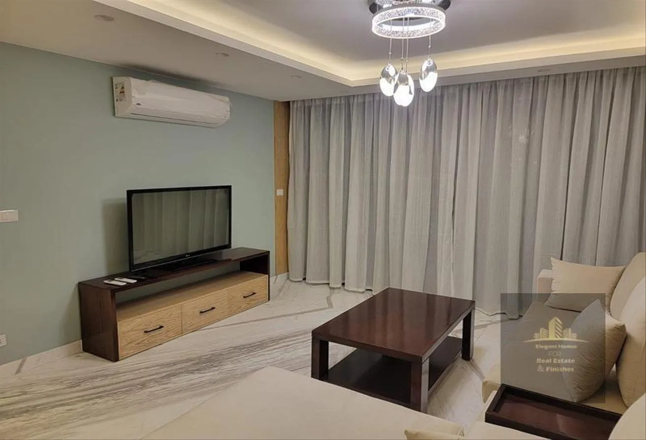 Sale in Azad: Dp 1milion apt front of hydepark inst-5y