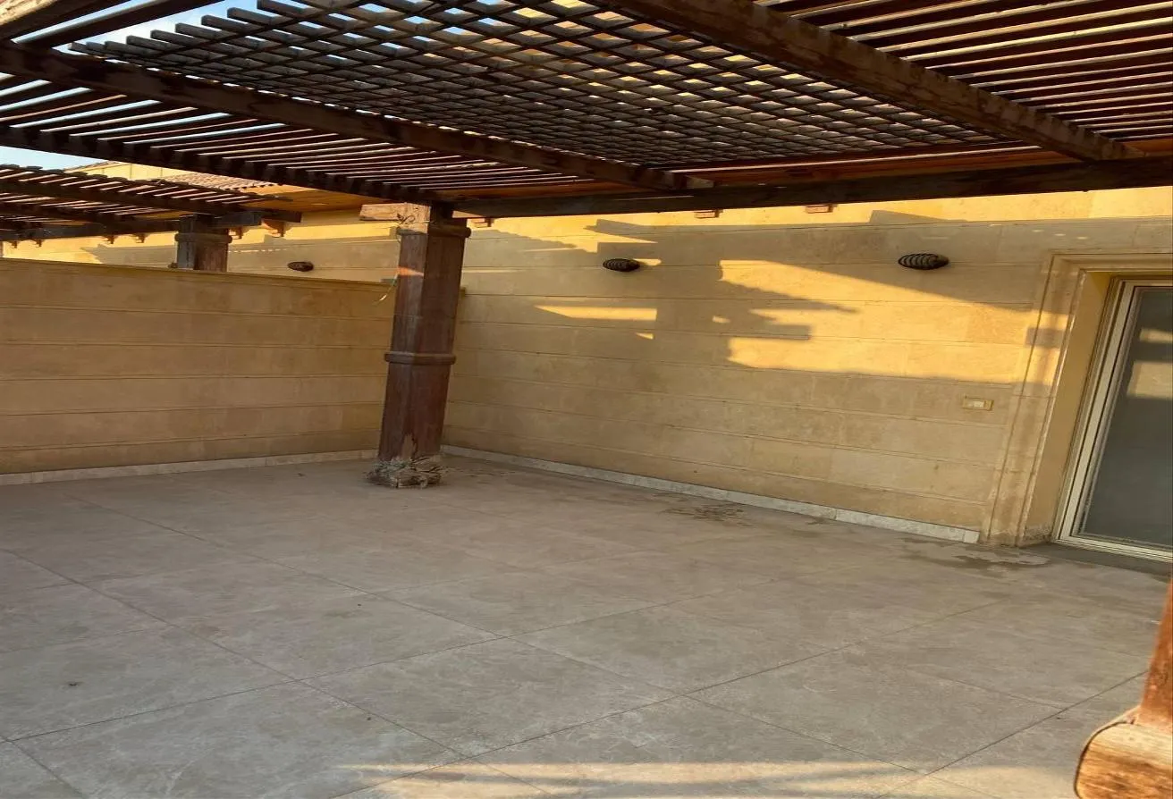 Rent in South Investors Area: روف للأيجار بموقع مميز فيلات الدفاع الوطني
