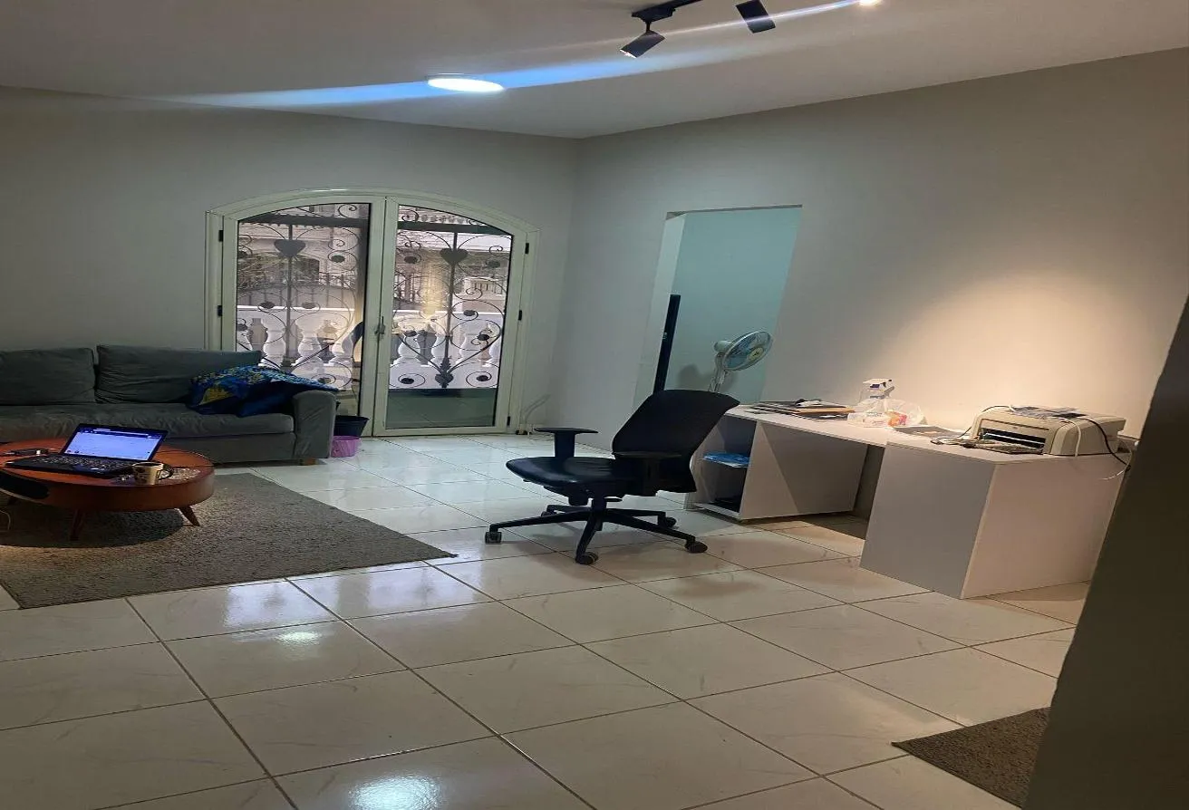 Rent in South Investors Area: شقه سكنيه للأيجار تصلح إداري بفيلات الدفاع الوطني