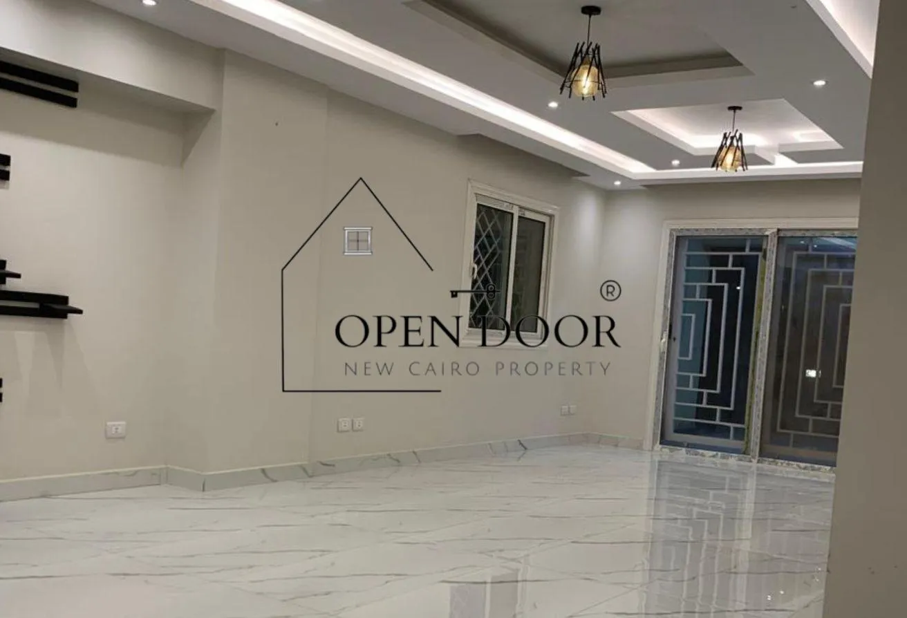 للايجار في سكوير: للإيجار شقة أرضي بجاردن ومدخل خاص في كمبوند  سكوير 