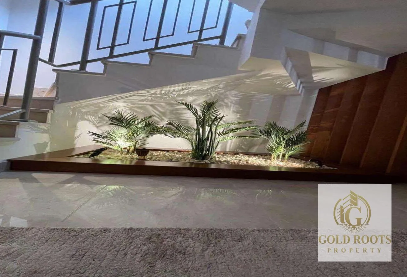 Sale in Fifth Square: penthouse for sale in  Marasem at a special price