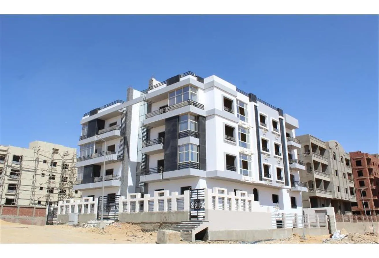 Sale in North House: ارضي بجاردن فيو بحري بمقدم 700 الف وتقسيط 5 سنوات