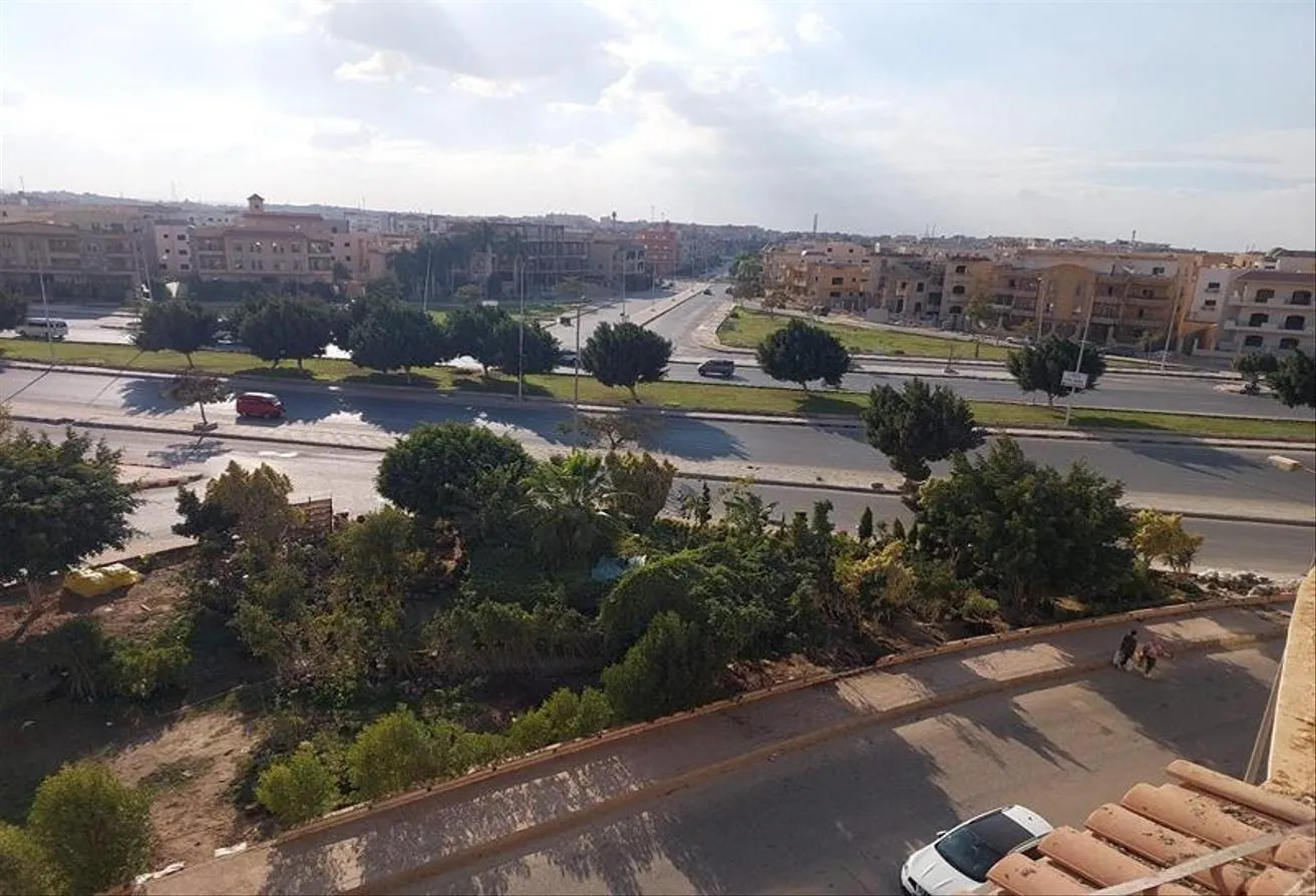 Sale in 8th Area: شقة لقطة على الرابط الاوسط مباشرة دقيقة لمدينتى