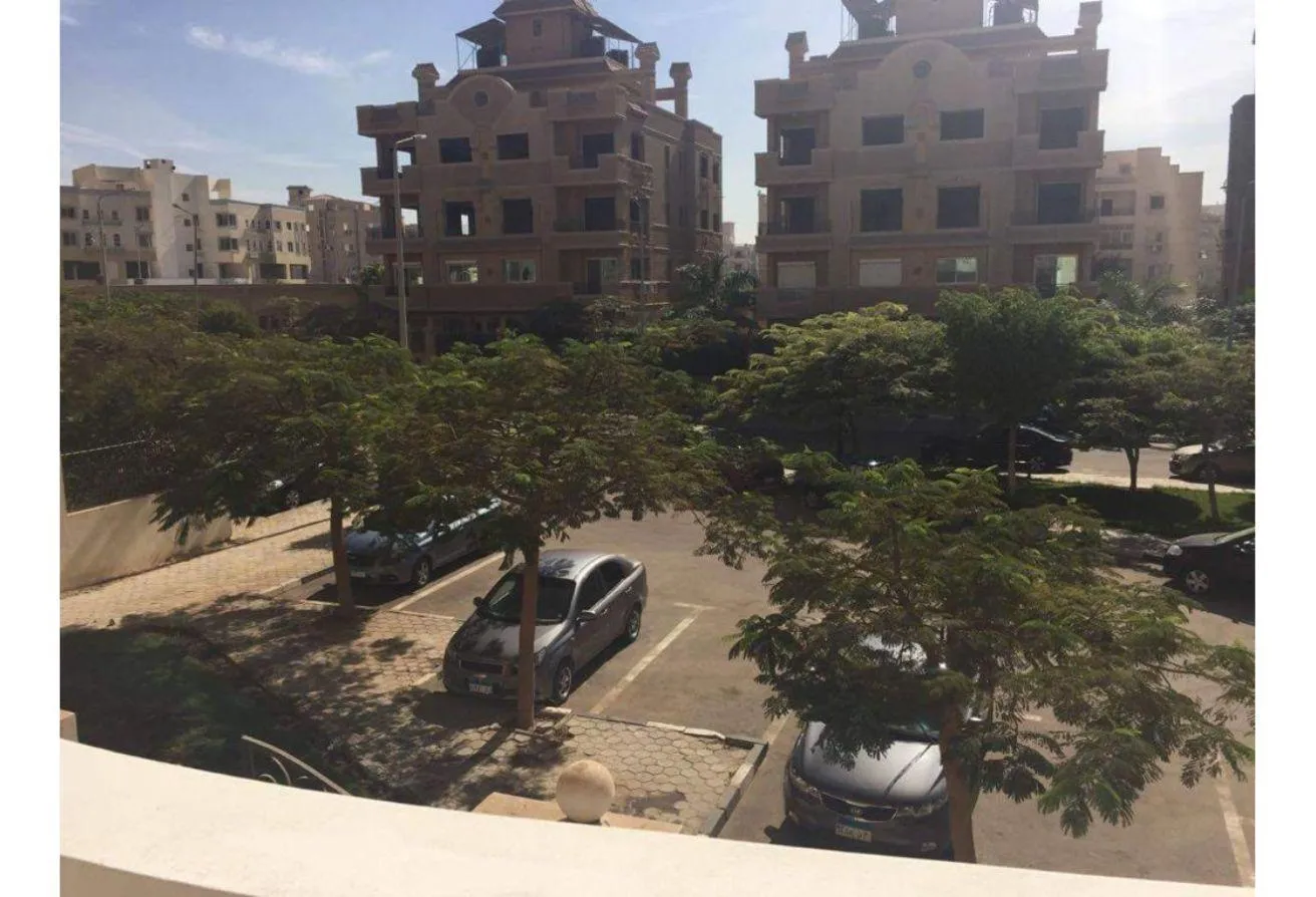 Rent in Six West: شقة للأيجار بيفرلي هيلز  المرحلة التانية باسانسير