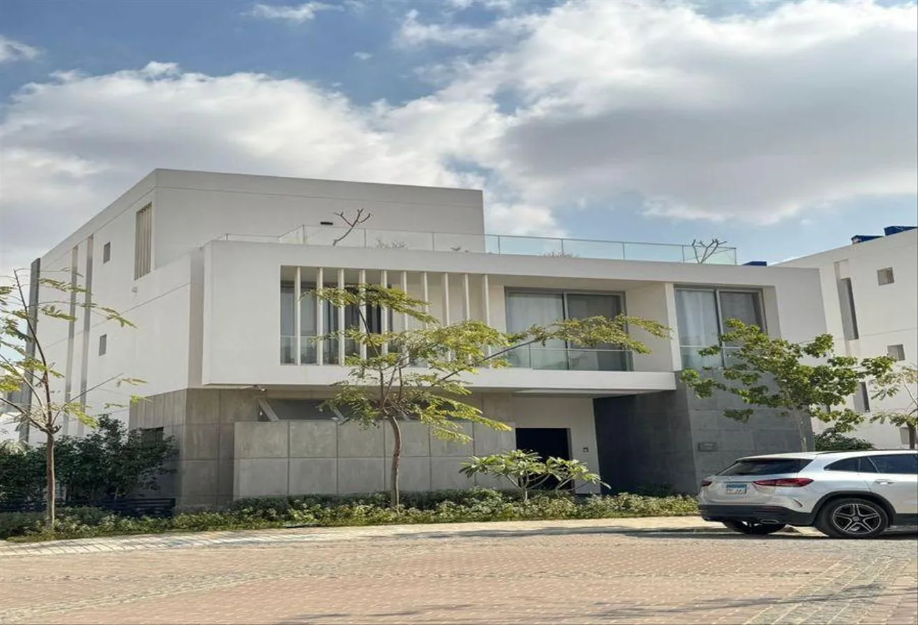 البيع في جولز: فيلا مستقله باطلاله مميزه في جولز بجوار نيو جيزه 