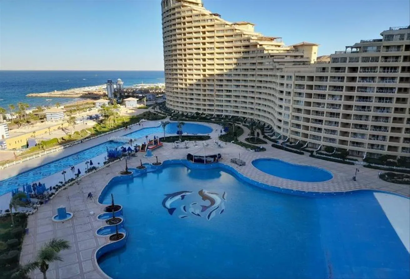 Sale in Waterfront: للبيع شالية412متر سي فيو بالفرش والأجهزة والتكيفات
