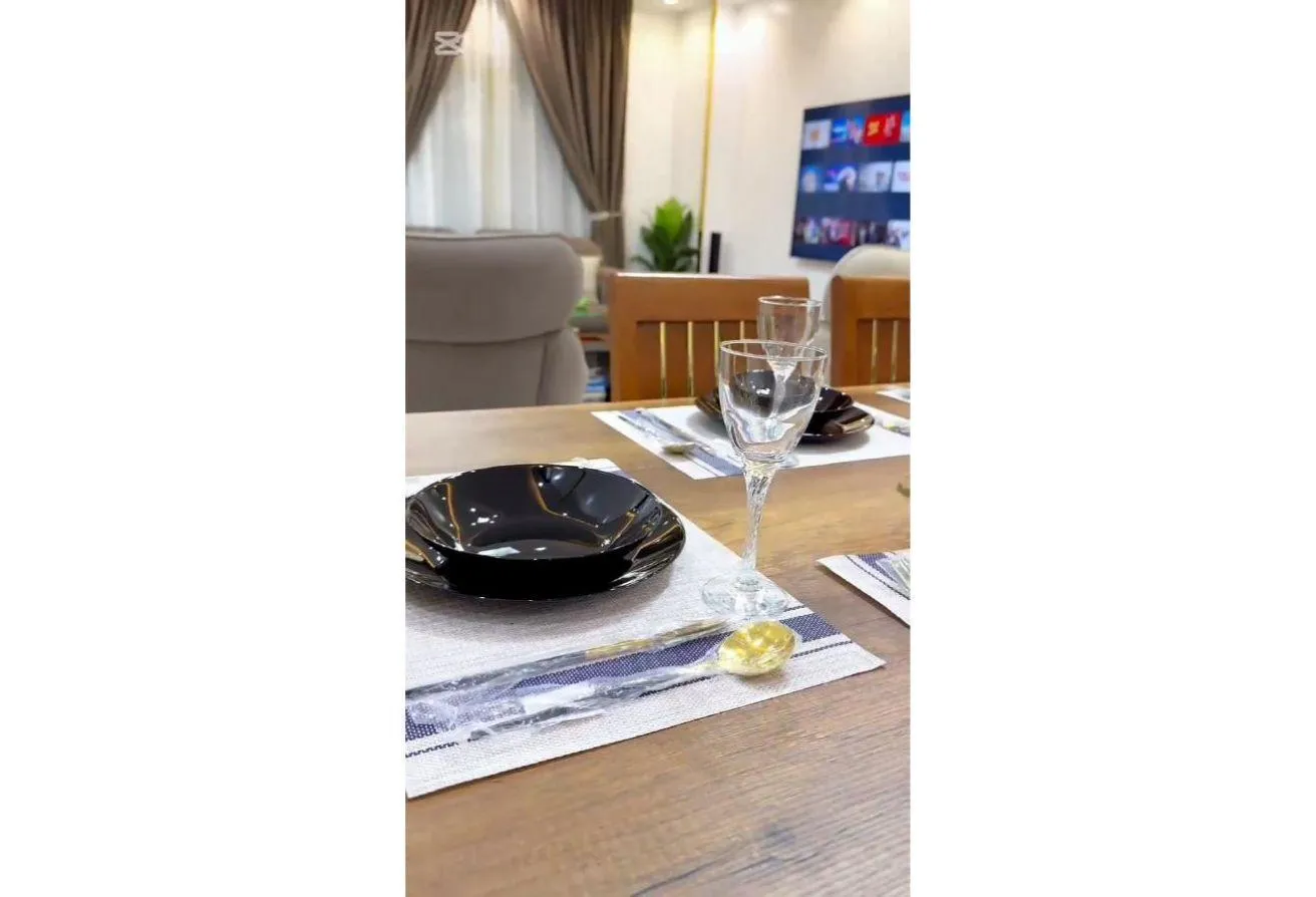Rent in 8th District: شقة للإيجار فرش فدقى فاخر  الحي الثامن الشيخ زايد