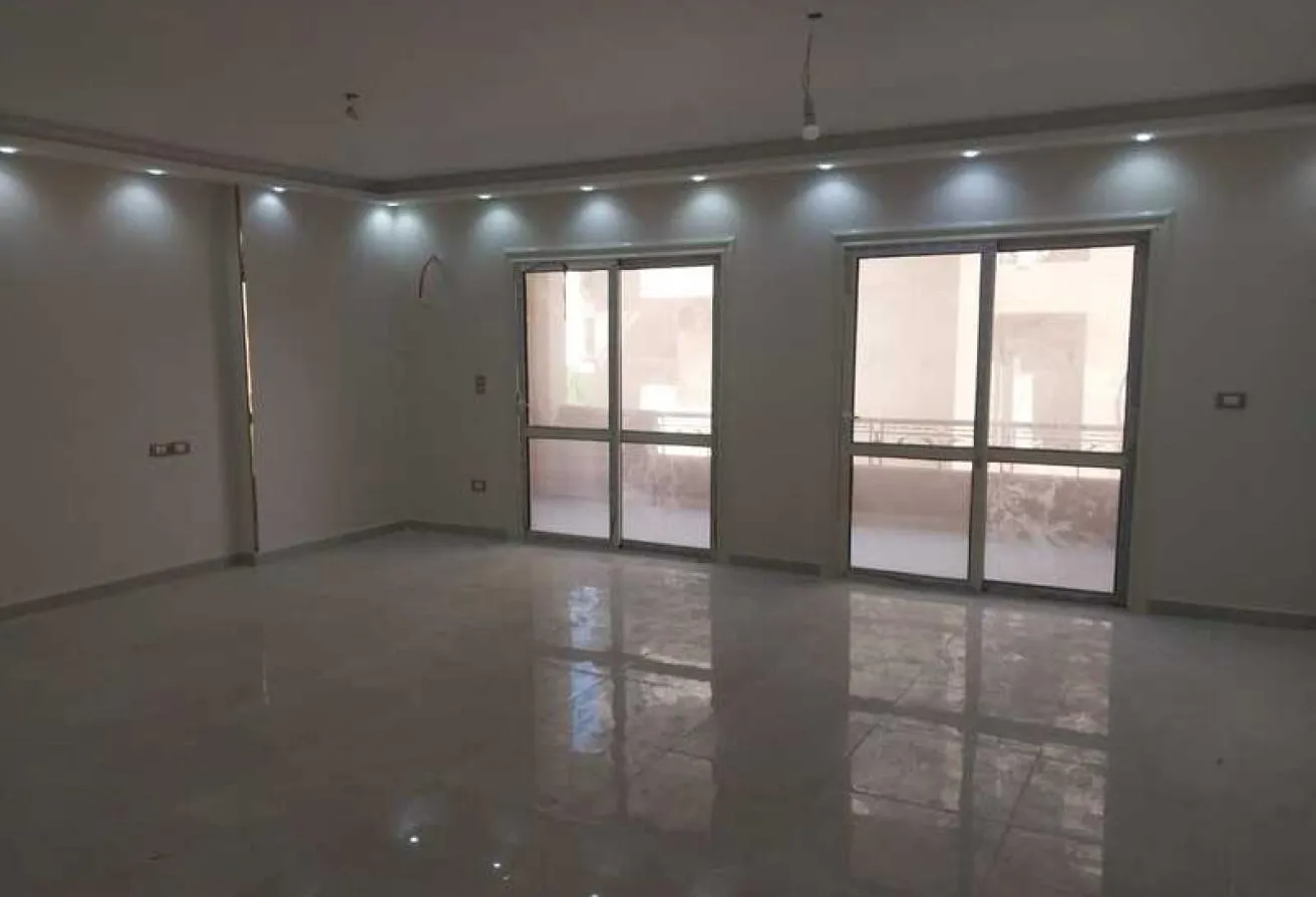Rent in Al Khamayel city: شقه الايجار الفاضى فى  خمايل الشيخ زايد اول سكن
