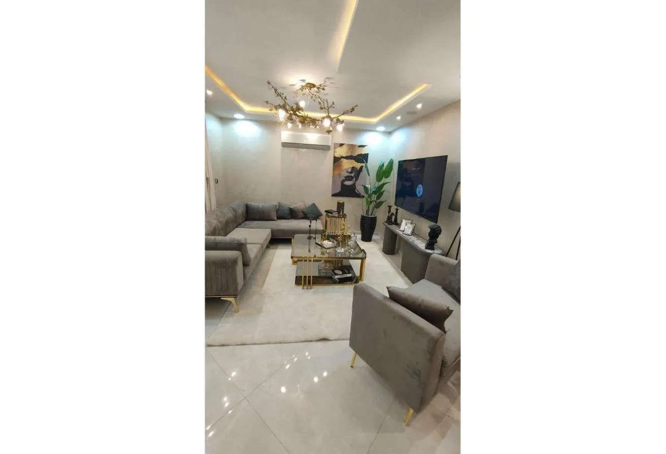 Sale in American University Housing District: وحدةفاخرةبالتجمع الخامس بالقرب من الجامعةالامريكية