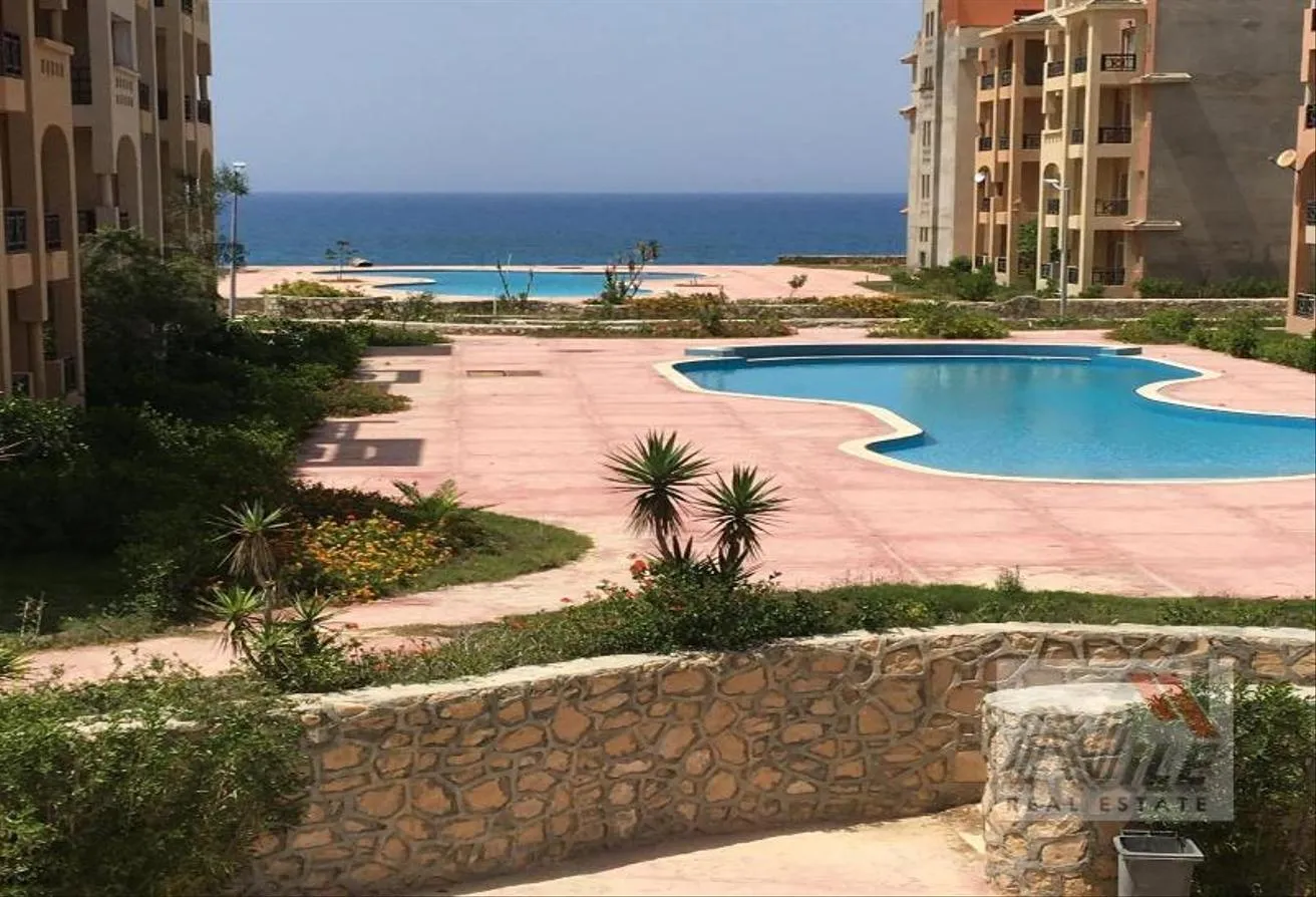 البيع في إمارتس هايتس: شاليه متشطب ارضي بجاردن للبيع فيو على حمام سباحة 