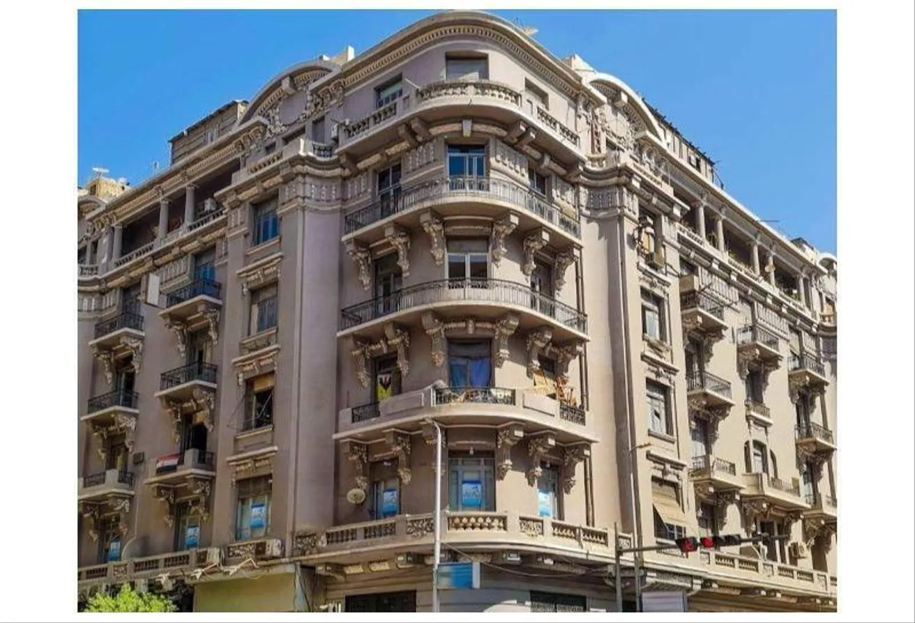 البيع في وسط البلد - وسط القاهرة: لعشاق العمارات الاثريه عماره بقلب ميدان التحرير 