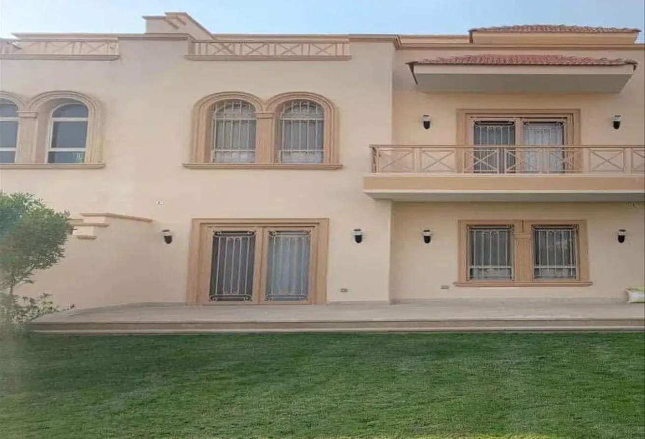 Rent in Greens: تاون هاوس للإيجار مفروش بكمبوند جرينز الشيخ زايد.