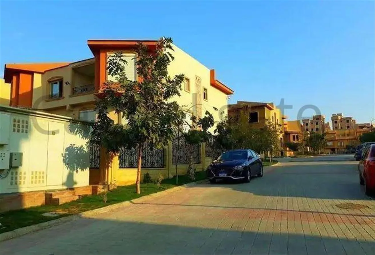 Sale in Bellagio: Standalone Super Lux swimming pool ready to move