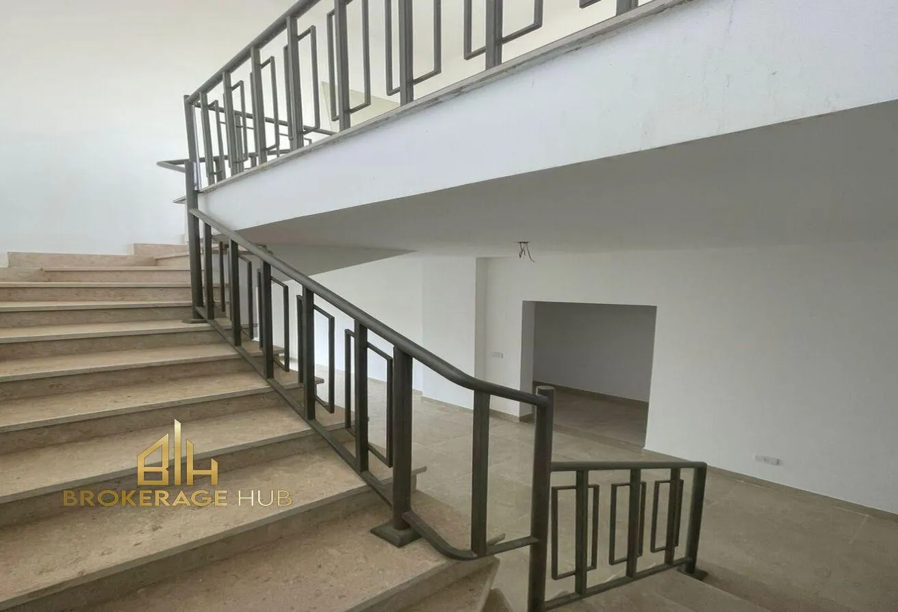 Rent in Moon Residences: Penthouse with Ac's -RENT- in fifth square marasem