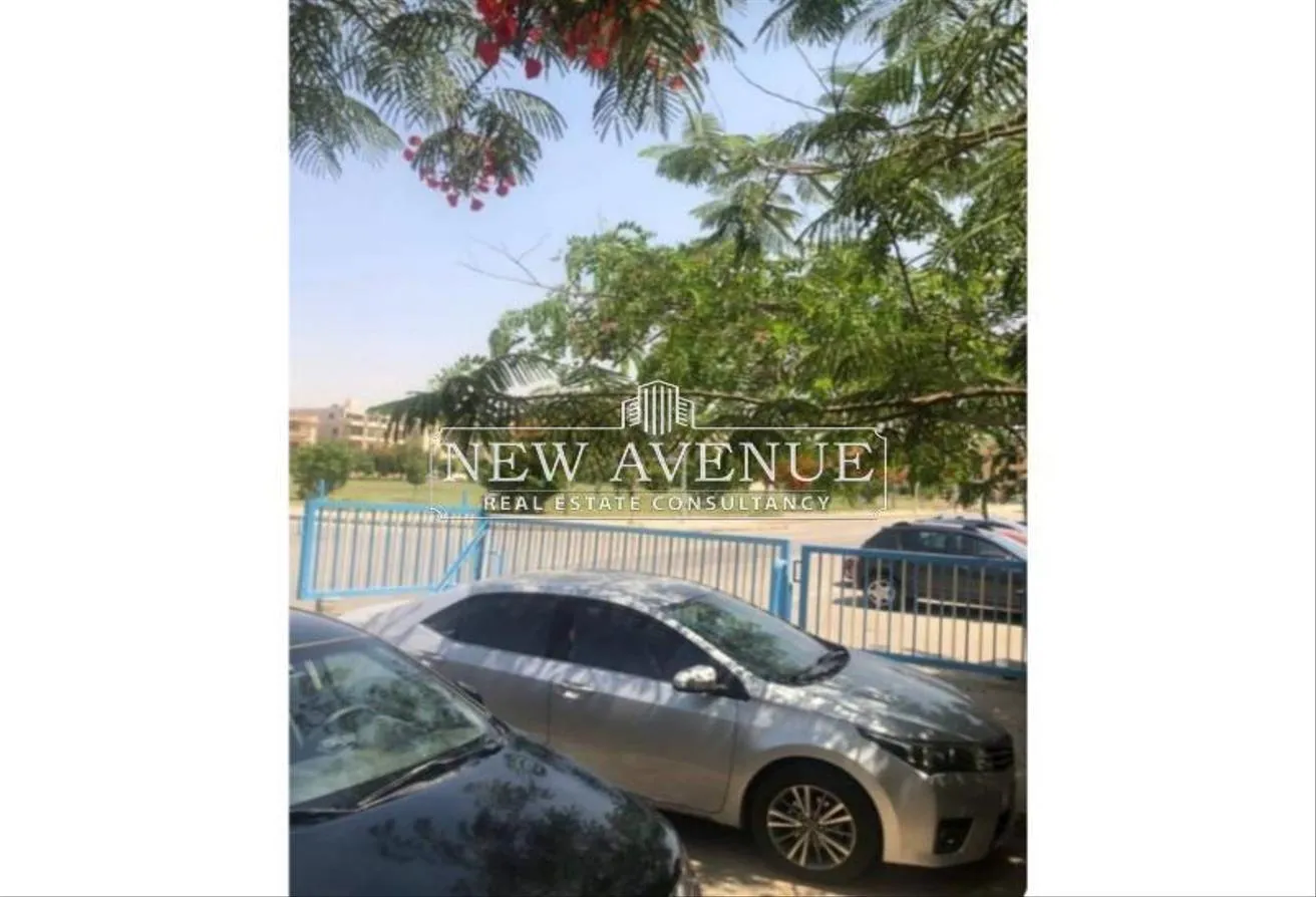 Rent in Area G: للايجار اداري دوبلكس ع التسعين الشمالي مباشر