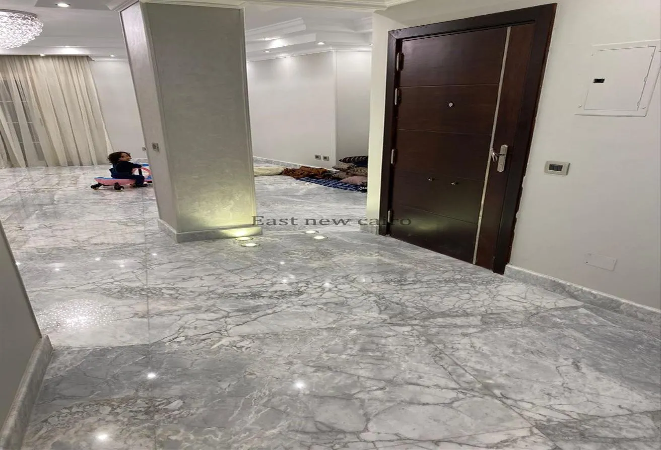 Sale in El Diplomaseen: Luxury apartment for sale in Diplomats compound