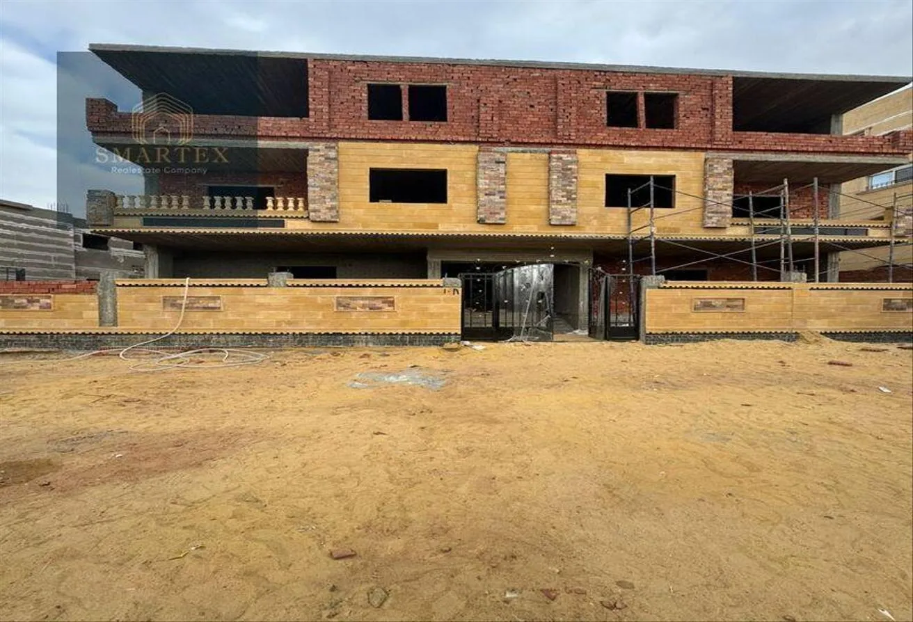 Sale in 1st Neighborhood: شقه للبيع في الشروق 275م بجوار الجامعه البريطانية