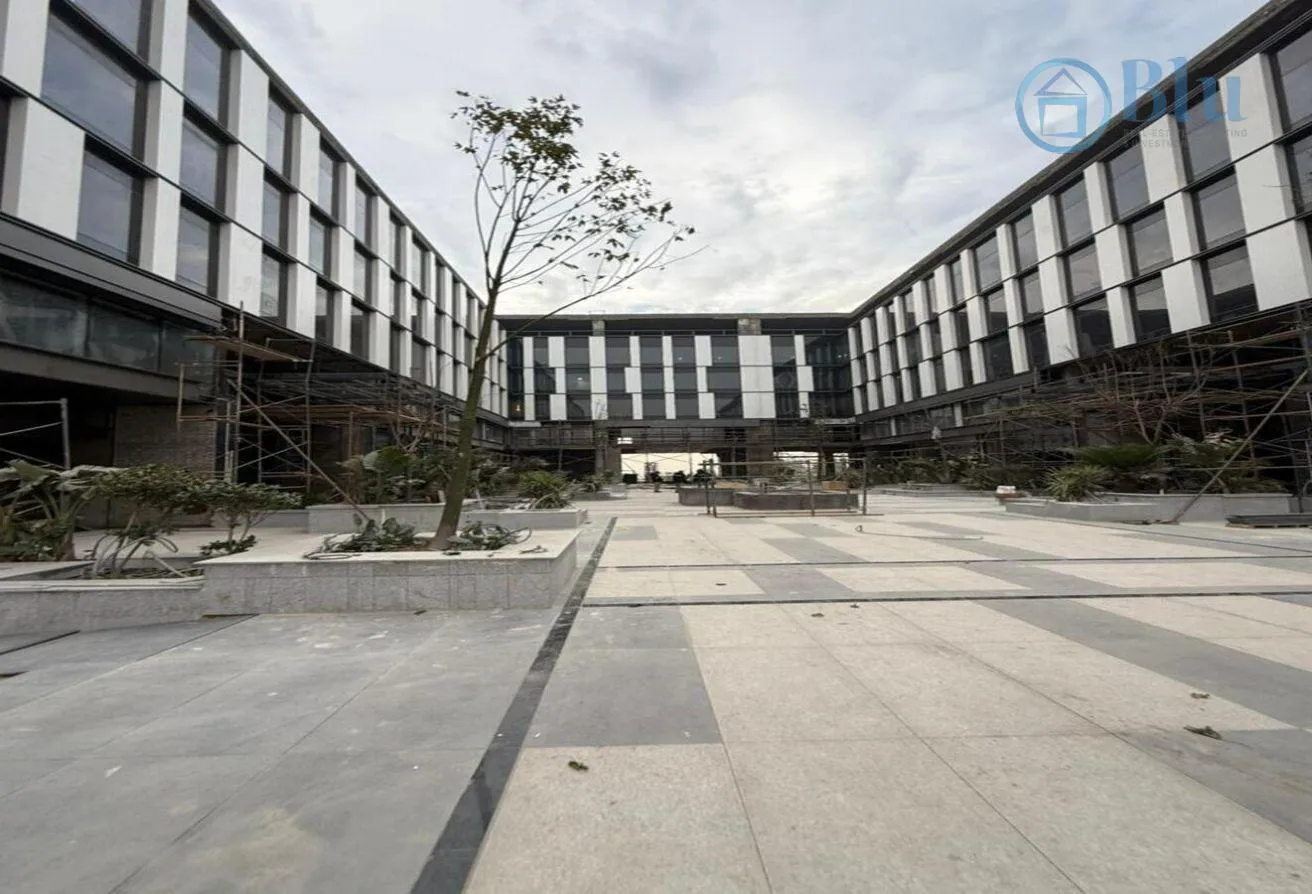 Rent in Park St.: Clinic for rent 155 meter next to waterway 5A