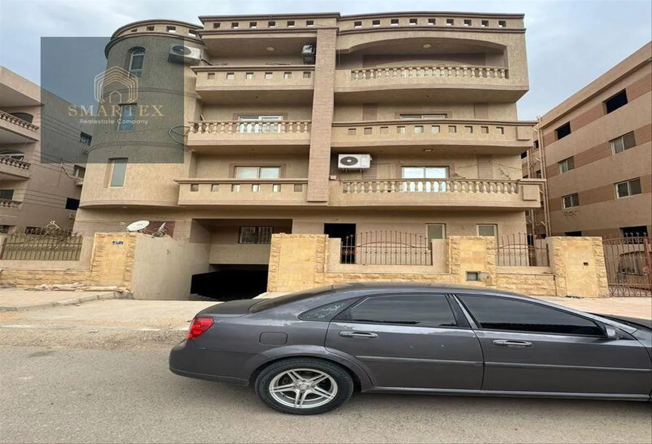 Sale in 1st Neighborhood: دوبلكس للبيع 250م ارضي واول في الشروق بجوار السويس