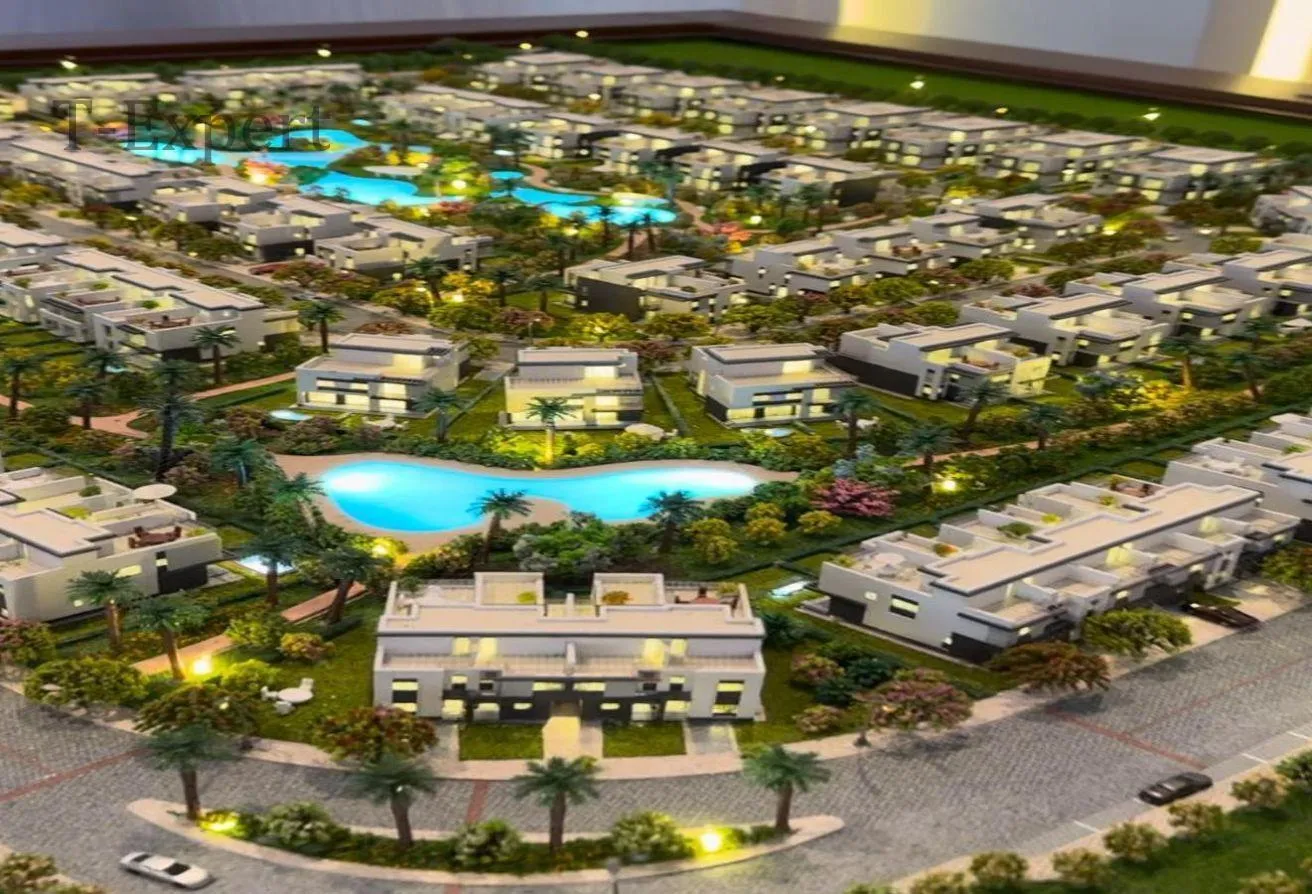 Sale in R7: تاون هاوس داخل كمبوند في اميز حي سكني في العاصمه