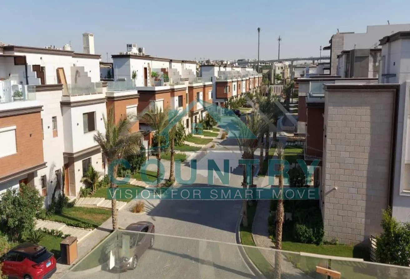 Sale in Azzar: Town House Middle Ready to move with installments.