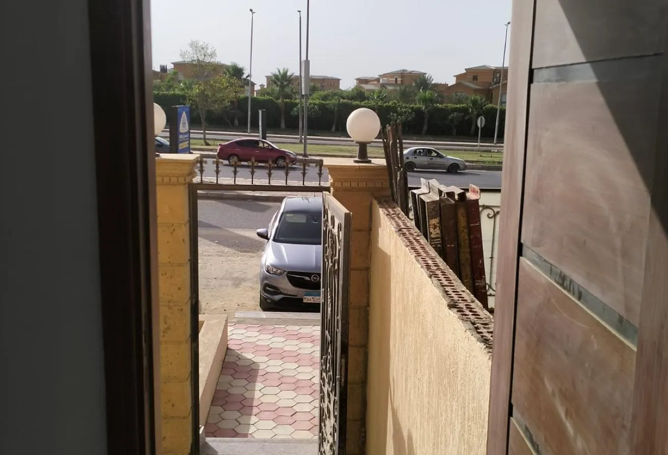 Rent in North Lotus: للايجار على التسعين الشمالى 