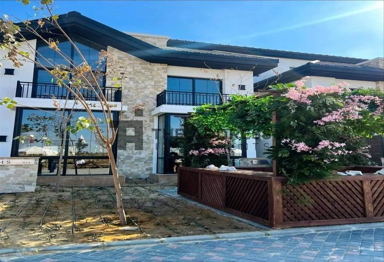 Sale in The Marq ville: Villa minutes to Madinaty installment 12years 0%DP