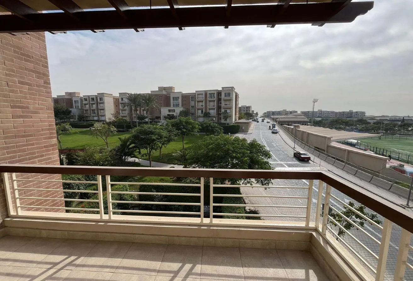 Sale in New Giza: Apartment 2nd floor in Carnell park with 1 parking