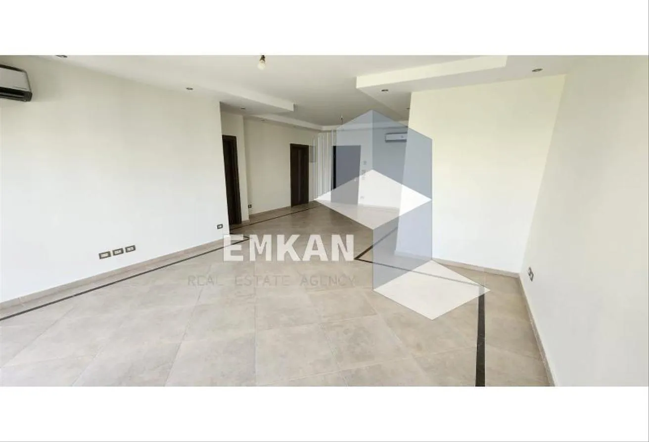 للايجار في سوديك ويست: For rent town house in courtyard sodic west 
