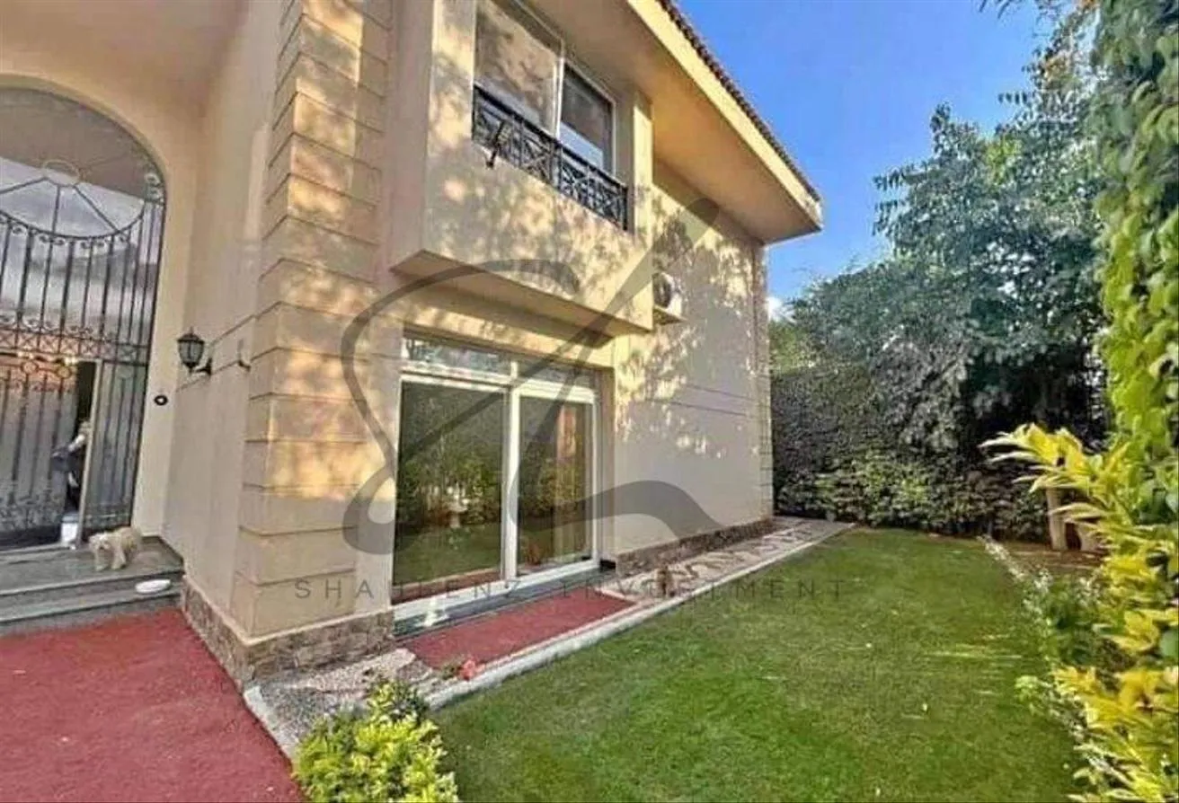 Sale in El Patio Town: Villa shot at the American University, ready for i