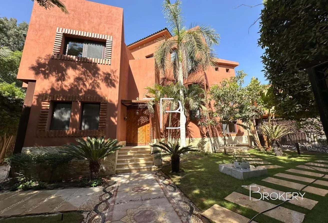 Sale in Tara: Tara compound shiekh zayed villa 1000m land 570 bu