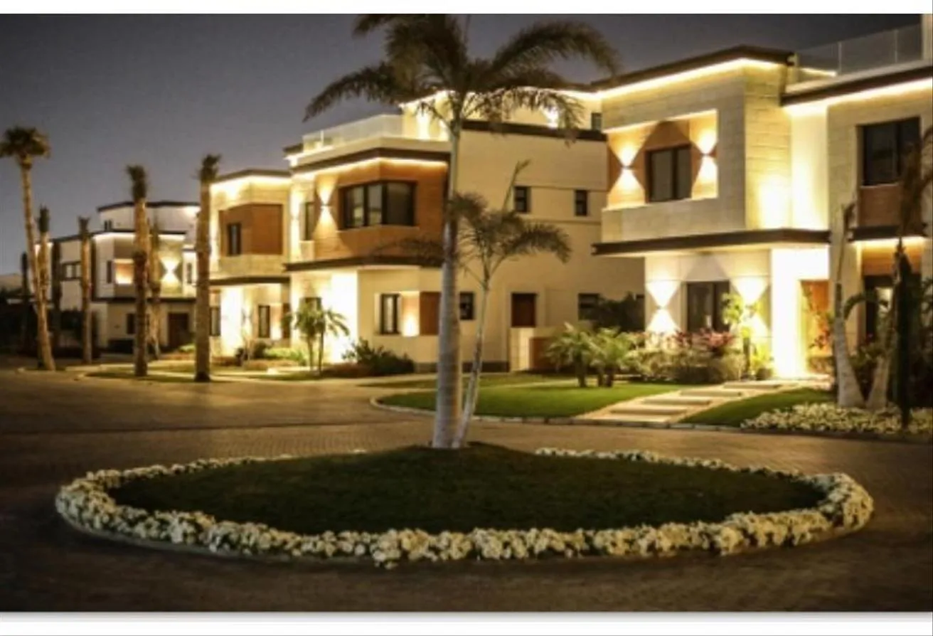 Sale in Azzar: Town house RTM In Gloden square azzar 1