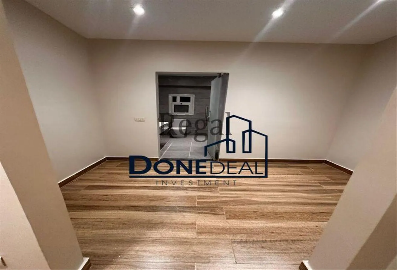 Sale in West Somid Road: شقه مميزه للبيع 260متر بسعر مميز جدا لوكيشن مميز