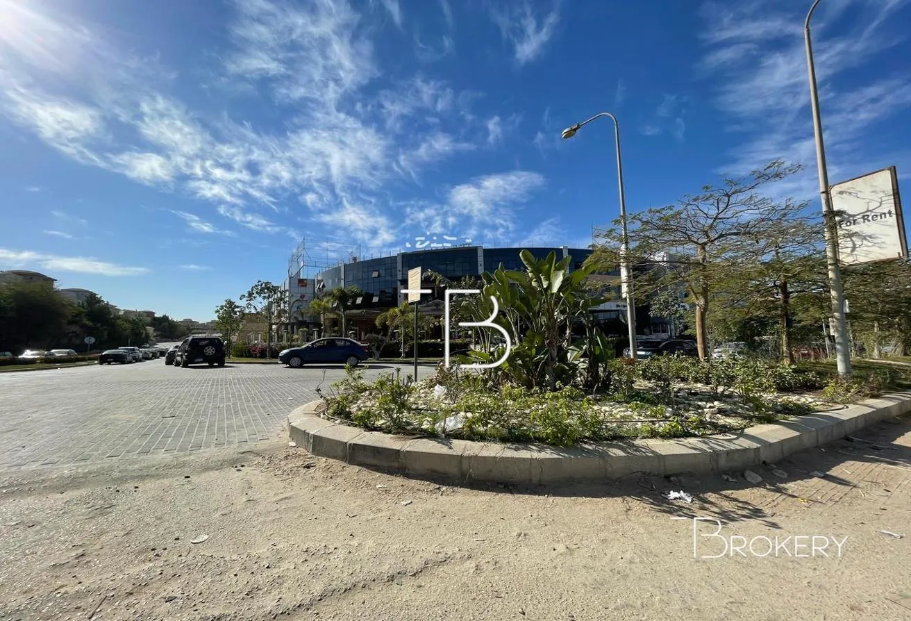 Rent in Bamboo Palm Hills: admin space 300m semi finshed next to palm hills o