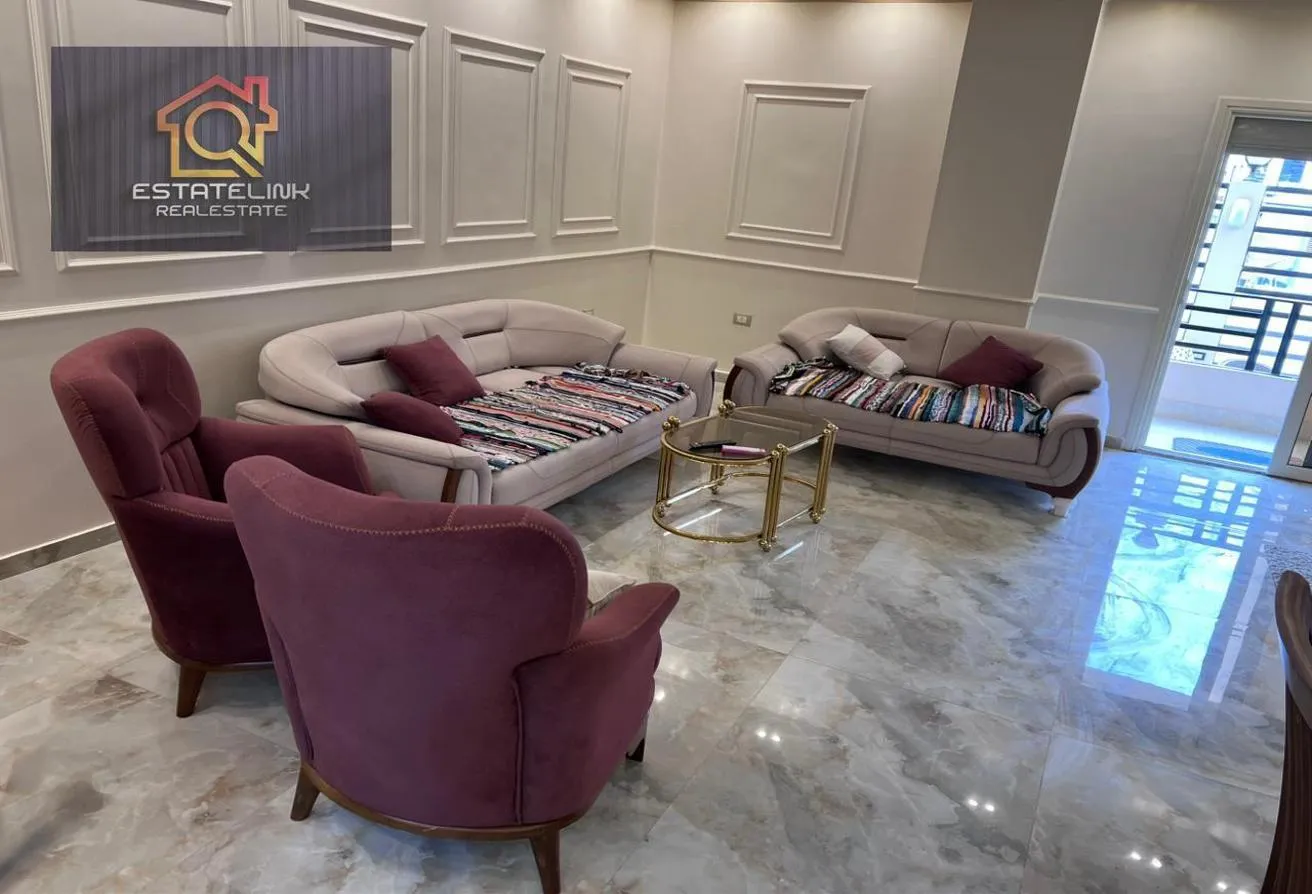 Rent in Sephora Heights: First use hotel brushes with private garden