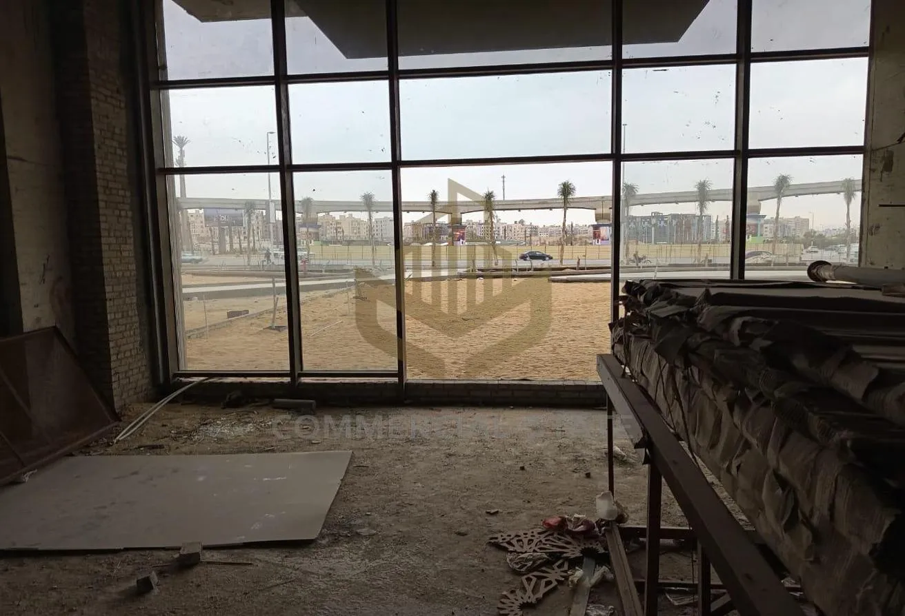 Rent in South Teseen St.: Retail 200m+70m Outdoor at Golden Square for Rent
