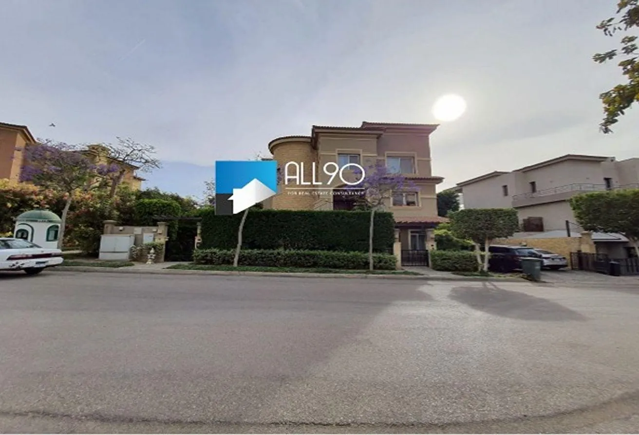 Sale in Lake View: ultra super lux finishing villa prime location