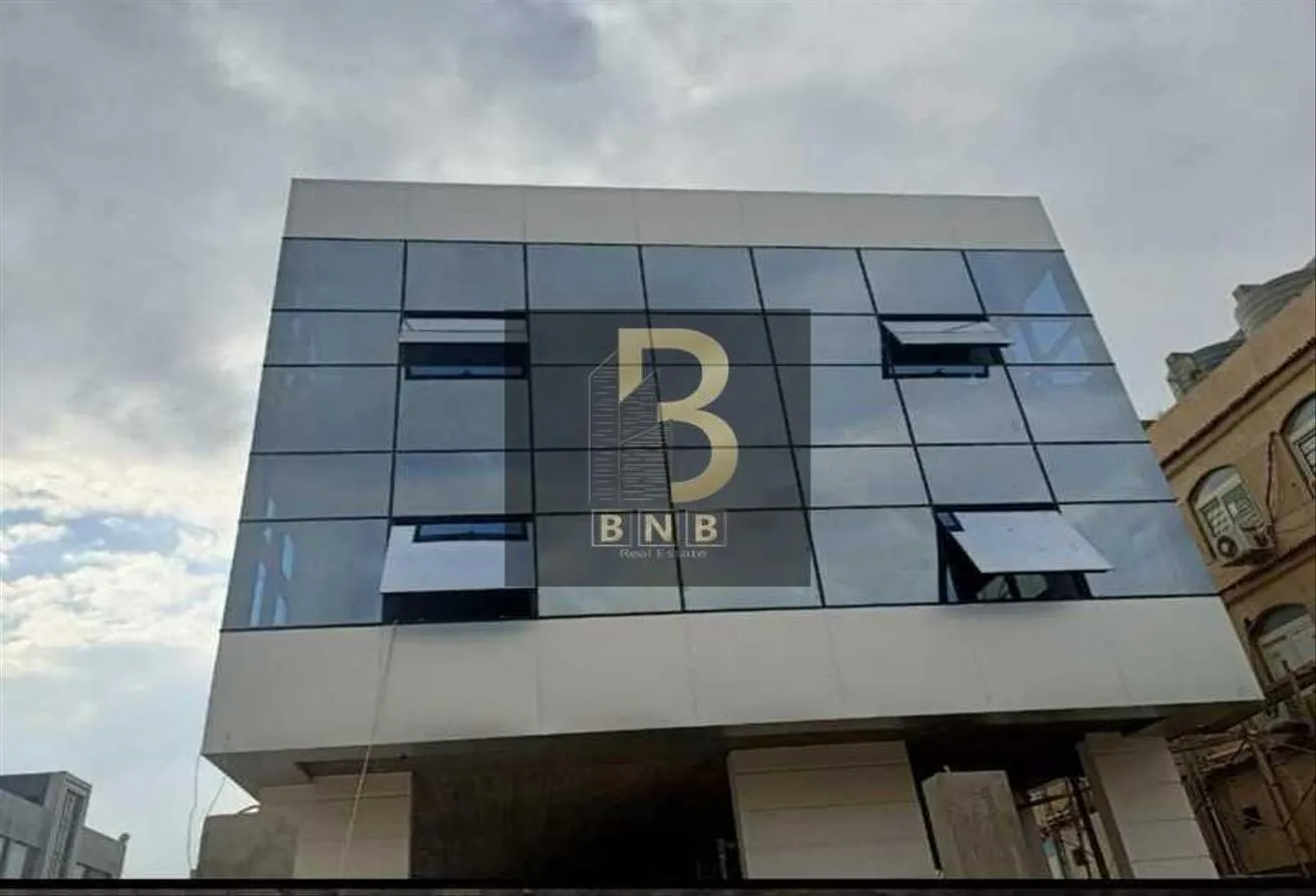 Sale in V90: fully commercial administrative building on 90th