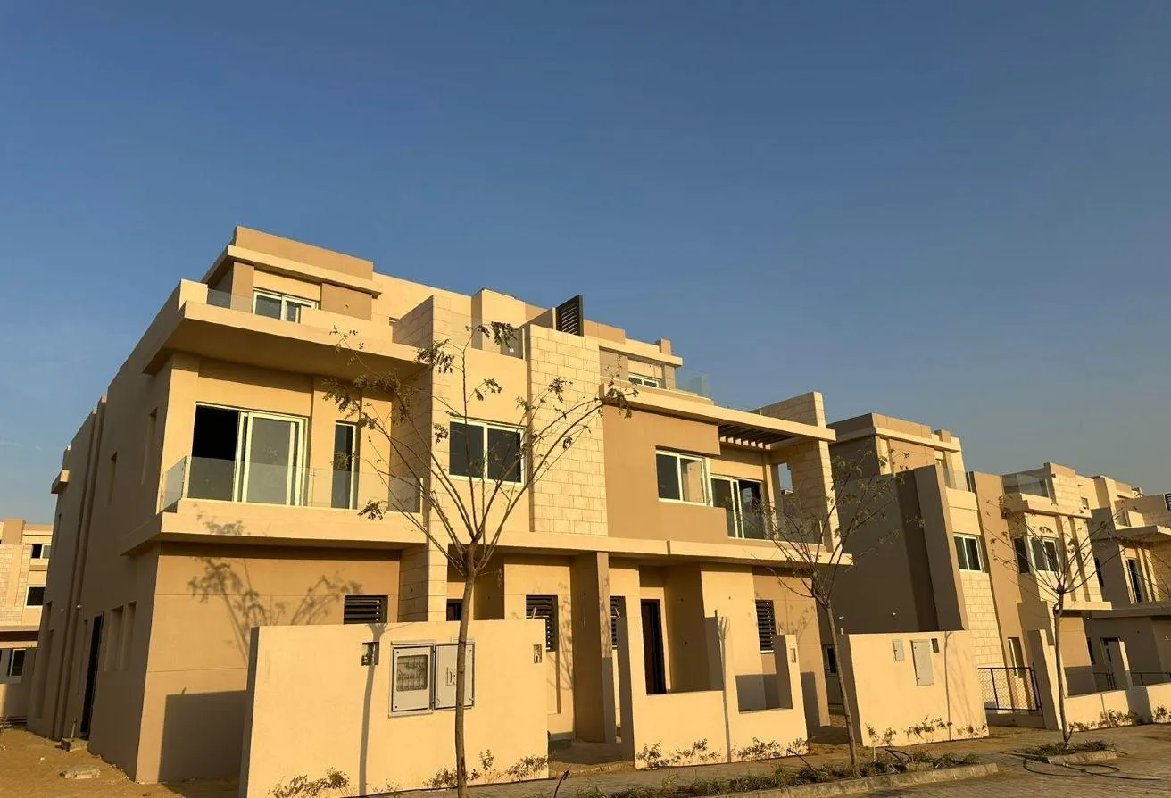 Sale in Tawny Hyde Park: Villa RTM in front of Al-Jazira club - Hyde Park