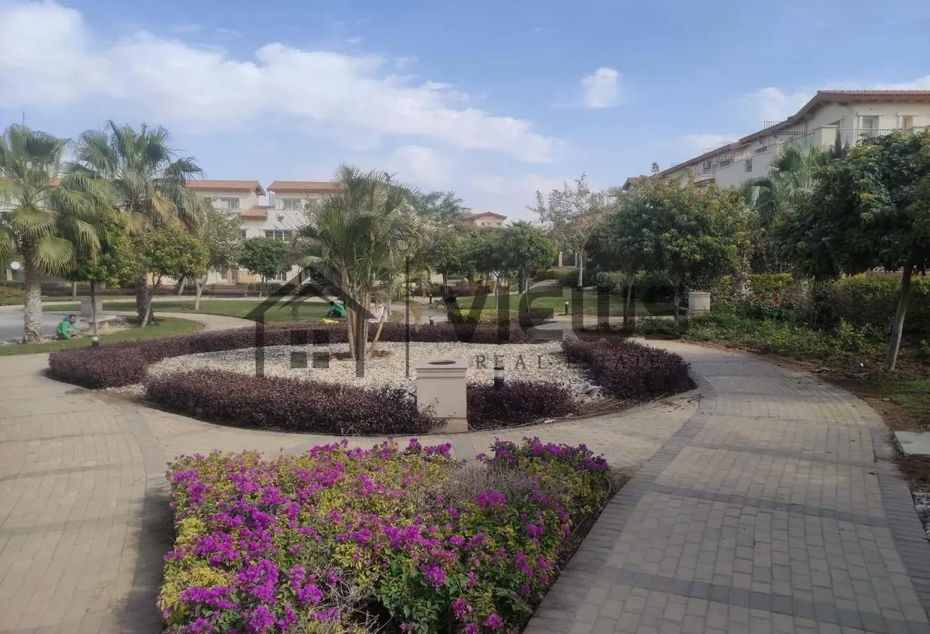 Sale in Hyde Park: for sale twin house with installments in Hyde park