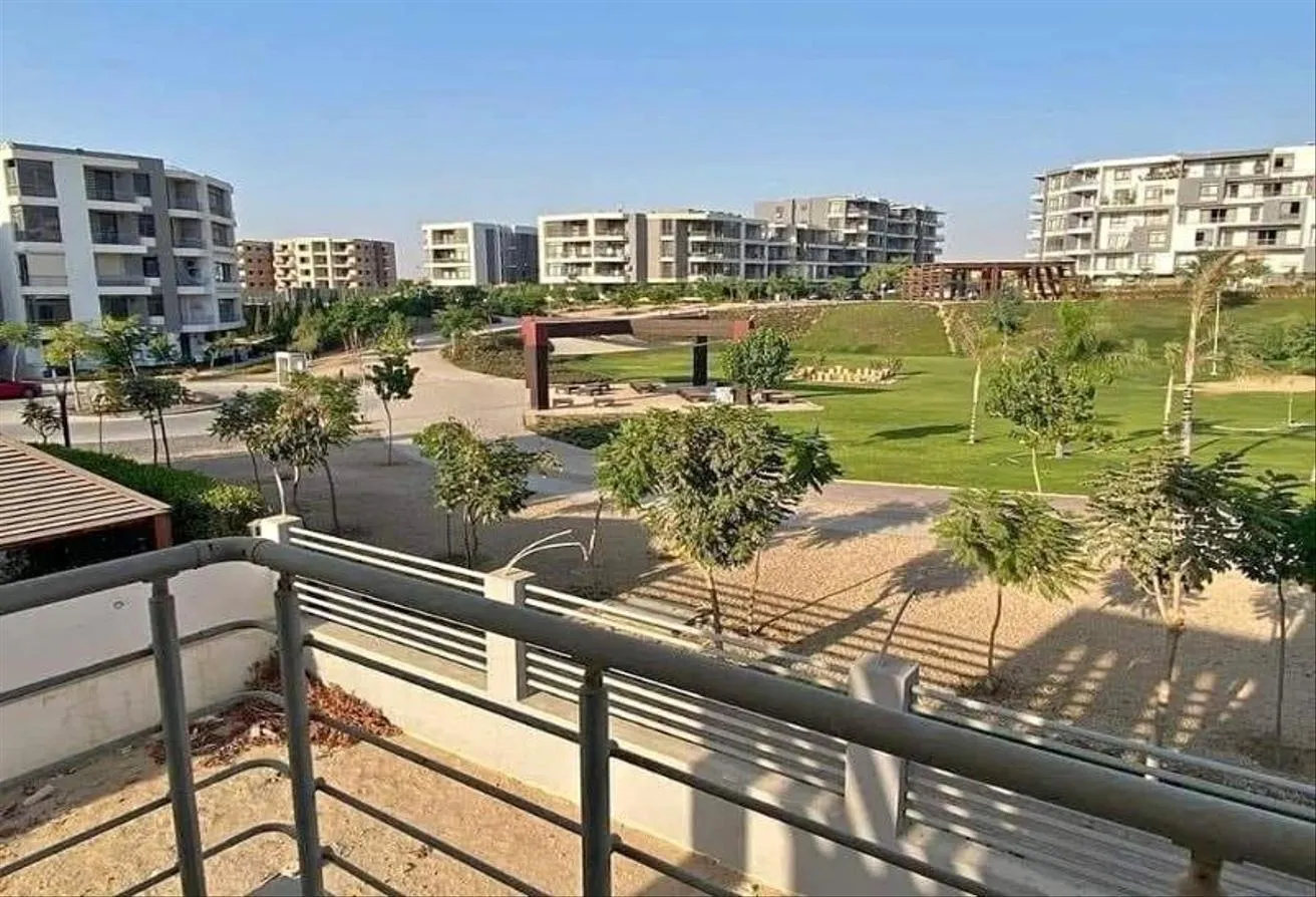 البيع في تاج سيتي: شقة للبيع قسط ع 12 سنة في تاج سيتي بجوار ميراج مول 